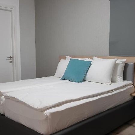 Airport Guest House Or Yehuda Экстерьер фото