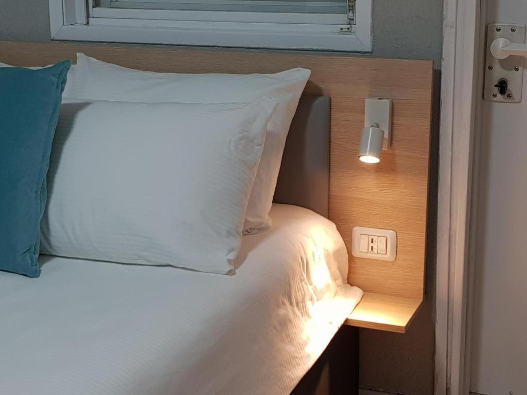 Airport Guest House Or Yehuda Экстерьер фото