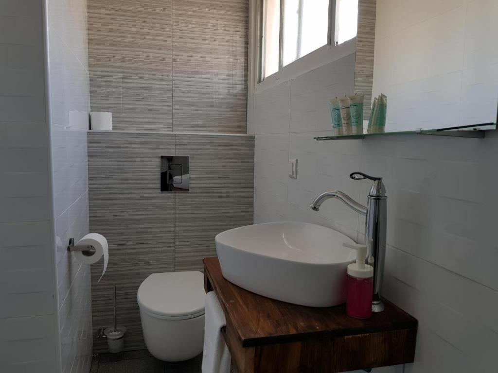 Airport Guest House Or Yehuda Экстерьер фото