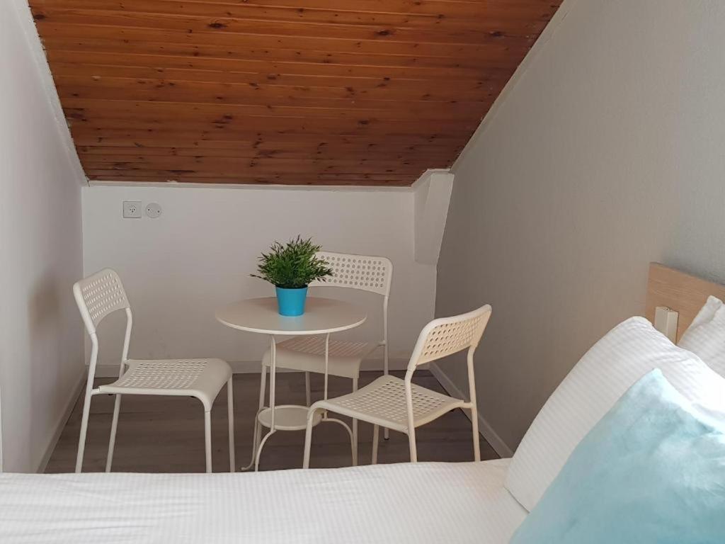 Airport Guest House Or Yehuda Экстерьер фото